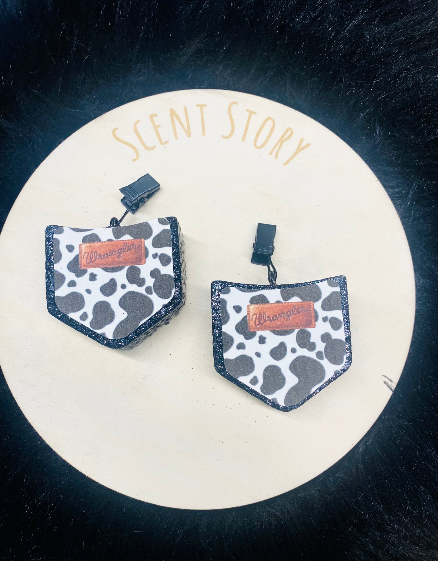 Jean Pocket Vent Clip (Set of 2)- Cow print Center is Temporarily Unavailable
